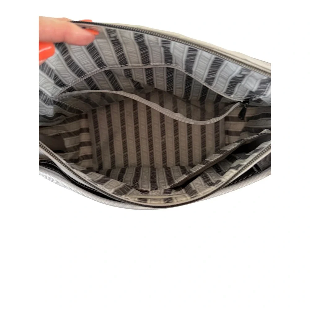 Lug Harmony Metallic Silver Quilted Crossbody Bag Shoulder‎ Purse Organizer